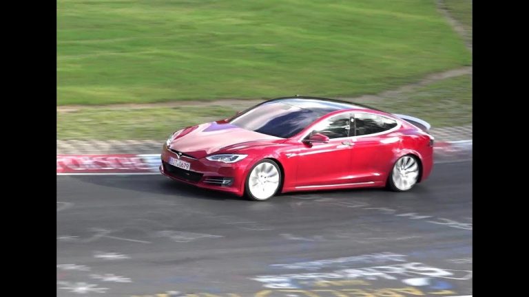 Bombazo: El Tesla Model S habría batido el tiempo del Porsche Taycan en Nürburgring (con truco)