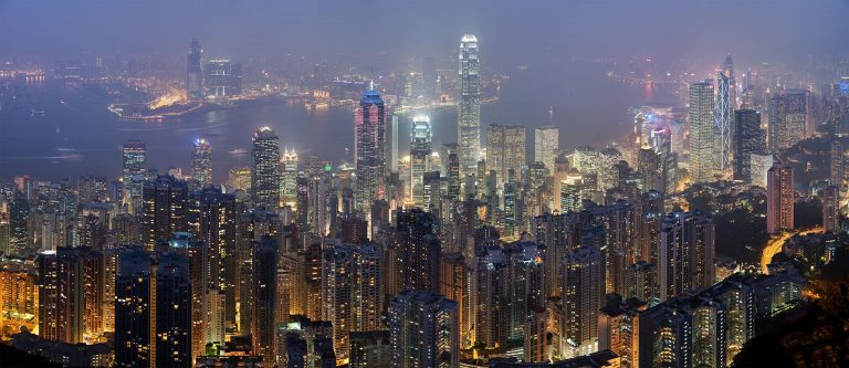Un empresario se compra una plaza de garaje en Hong Kong… ¡por casi un millón de dólares!