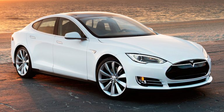 ¿Tienes uno de los primeros Tesla Model S? Ojo, porque podría quedar inutilizados por un problema en sus memorias flash
