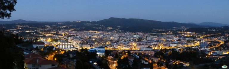 Pontevedra te multará si circulas a 11 km/h con tu vehículo en su casco viejo: ¡Te adelantarán hasta los viandantes!