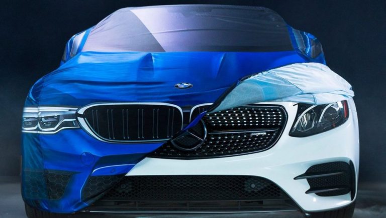 BMW ‘ataca’ a Mercedes por Halloween… y esta última no se queda de brazos cruzados