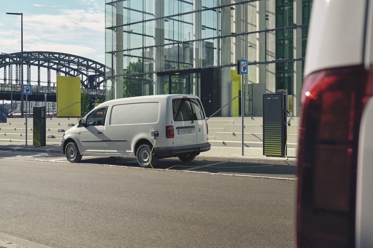 Ya puedes hacerte con la ABT e-Caddy en Alemania: 159 kilómetros de autonomía y sólo disponible en leasing