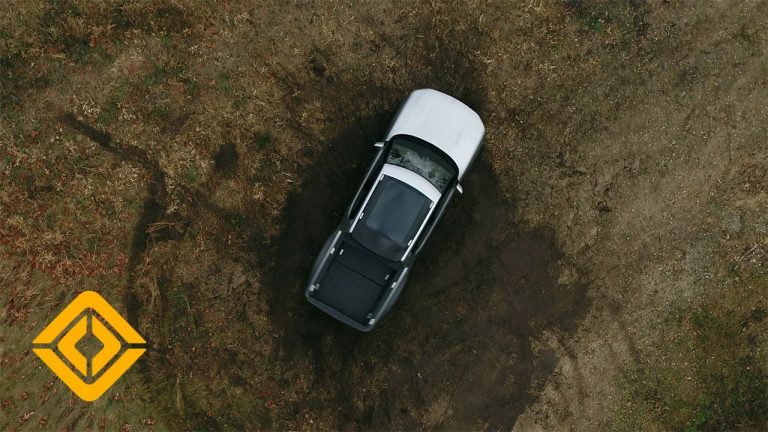 El Rivian R1T y R1S es capaz de hacer giros de 360 grados sobre su mismo eje