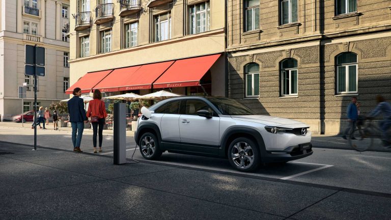 ¿Por qué el Mazda MX-30 tiene una batería pequeña? La firma nos lo explica