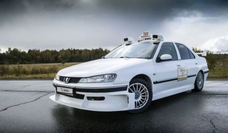 Esta réplica del Peugeot 406 de la película taxi está a la venta por 3.200 euros