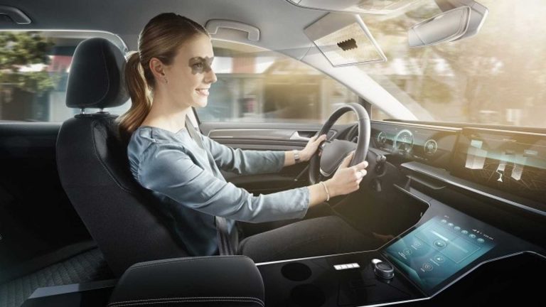 Bosch reinventa el parasol del coche con un panel LCD «transparente»