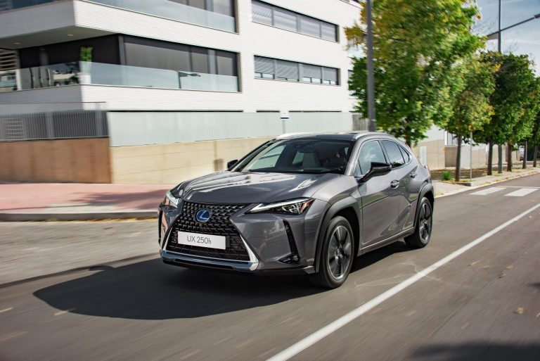 Lexus UX 250h Executive Plus: Con un equipamiento más completo
