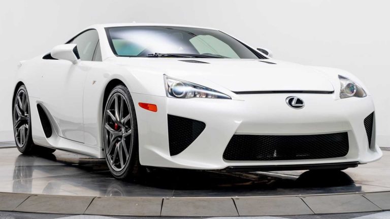 Sale a la venta el Lexus LFA que perteneció a Paris Hilton: 457.000 euros tienen la culpa