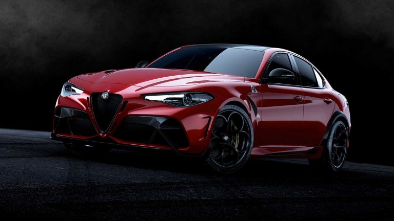 Oficial: Alfa Romeo Giulia GTA, llega el más radical de la casa italiana