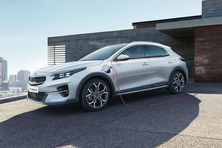 El KIA Xceed híbrido llega con 141 CV y desde 26.150 euros