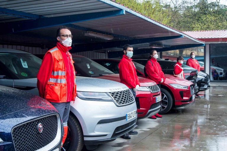 Jaguar Land Rover cede 18 vehículos a Cruz Roja para luchar contra el coronavirus