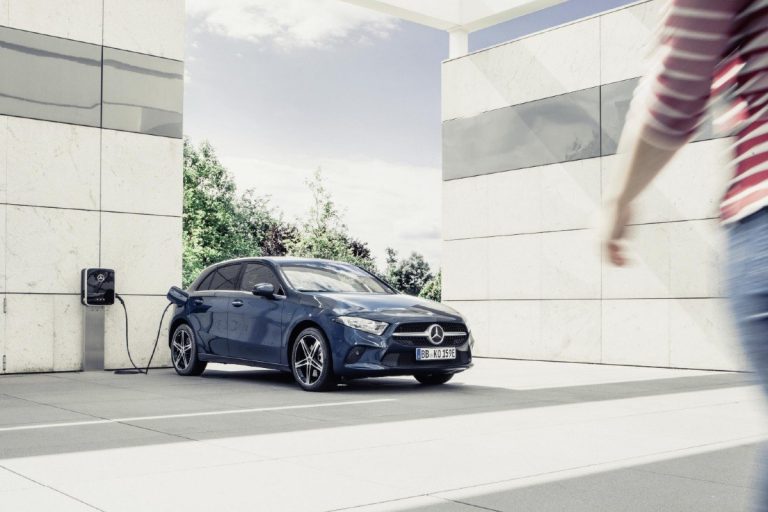 El Mercedes Clase A 250 e híbrido llega a España: Desde 39.950 euros