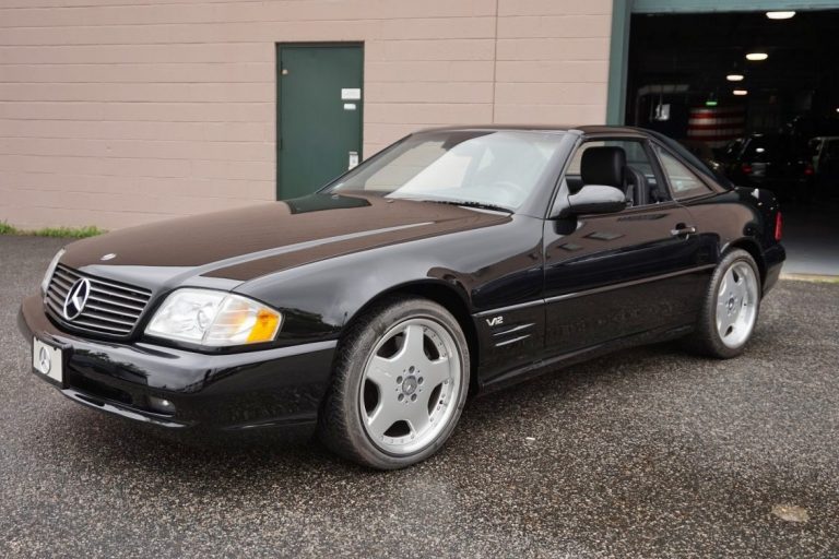 Comprar un Mercedes-Benz SL600 de 2001 sin matricular es posible, pero no te resultará barato