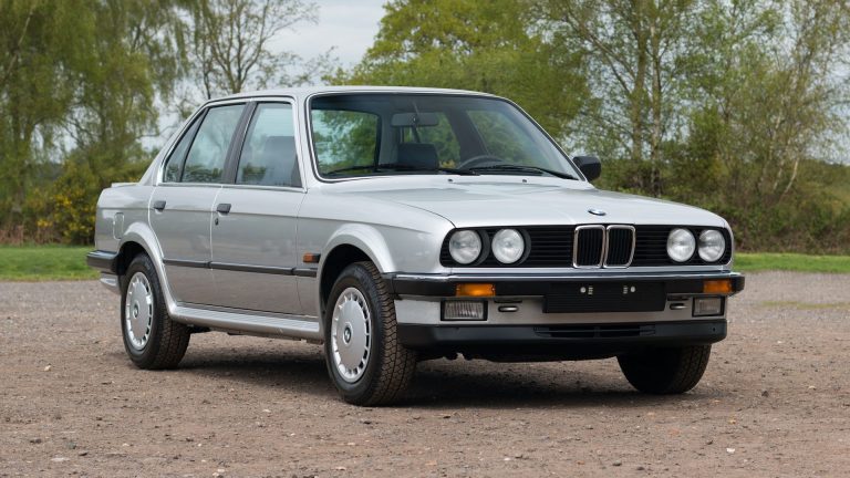 Este BMW 325iX (E30) tan sólo tiene 821 kilómetros kilómetros y ahora puedes hacerte con él
