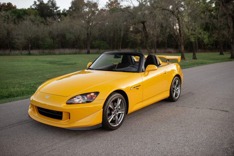 Este Honda S2000 CR con tan sólo 2.047 kilómetros está en subasta… y puedes hacerte con él