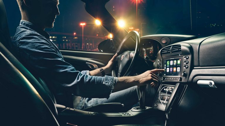 Porsche Classic lleva el sistema de infoentretenimiento con Apple CarPlay y Android Auto a modelos antiguos