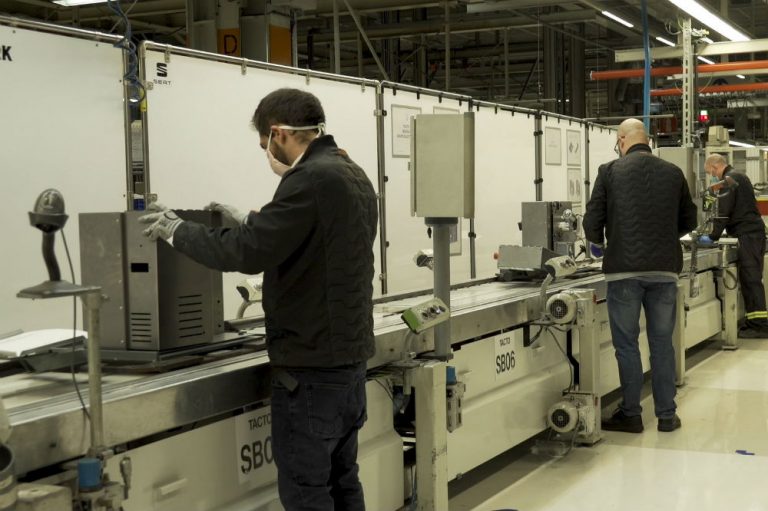 Los respiradores fabricados por SEAT comienzan a llegar a los hospitales