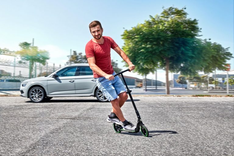 Skoda también lanza su propio patinete eléctrico Simply Clever
