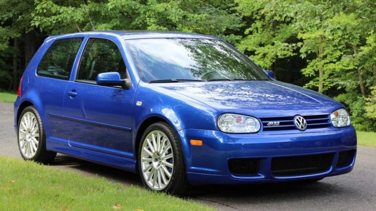 ¿Cuánto pagarías por un Volkswagen Golf IV R32 con menos de 3.000 kilómetros?