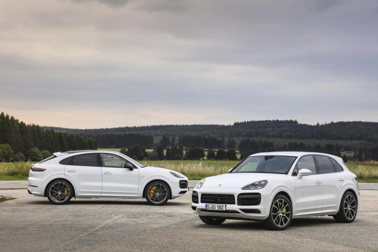 Los Porsche Cayenne híbridos enchufables reciben una batería de mayor tamaño: Más autonomía