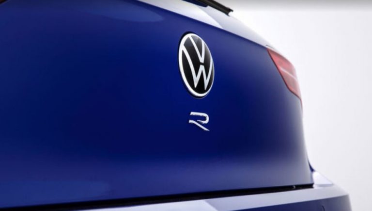 El Volkswagen Golf R 2021 asoma la patita: Será el Golf de producción más potente hasta la fecha
