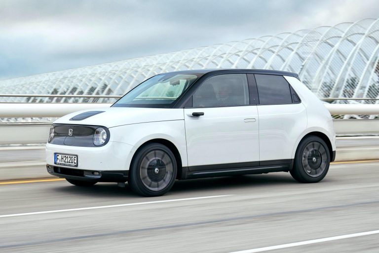 Reino Unido prohibirá las ventas de coches con motor térmico en el año 2030