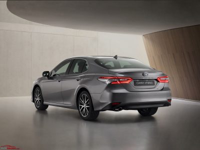 Toyota-Camry-2020-5