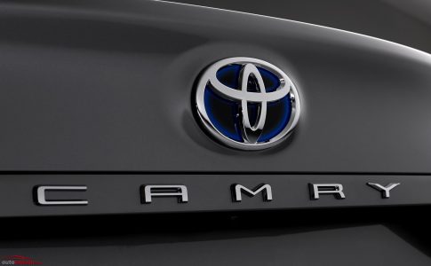 Toyota-Camry-2020-10
