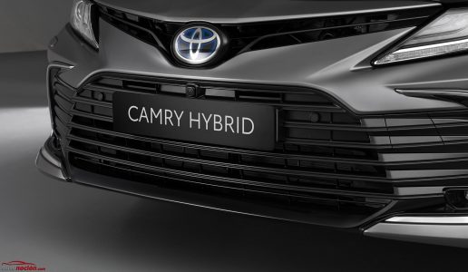 Toyota-Camry-2020-12