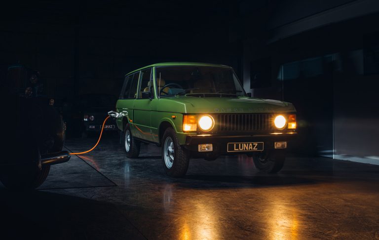 Ahora puedes hacerte con un Range Rover clásico eléctrico… a un precio disparatado