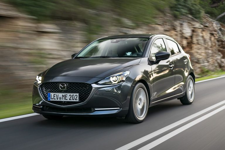 El relevo del Mazda2 será un Toyota Yaris híbrido con diferente aspecto