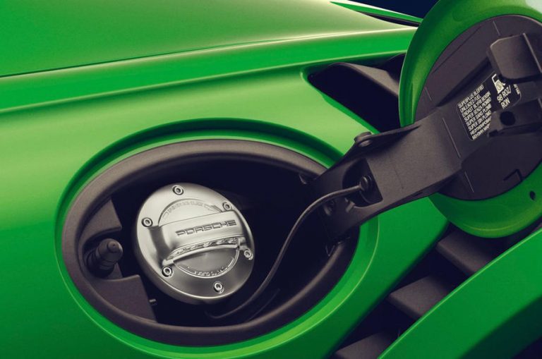 Porsche comenzará a producir combustible sintético en 2022: Será compatible con los motores de combustión actuales