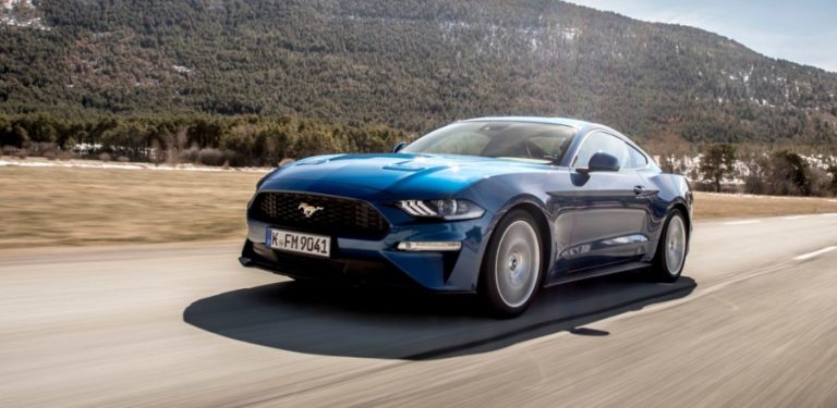 Ford elimina el Mustang EcoBoost de cuatro cilindros en Europa: Sólo podrás adquirirlo con el motor V8