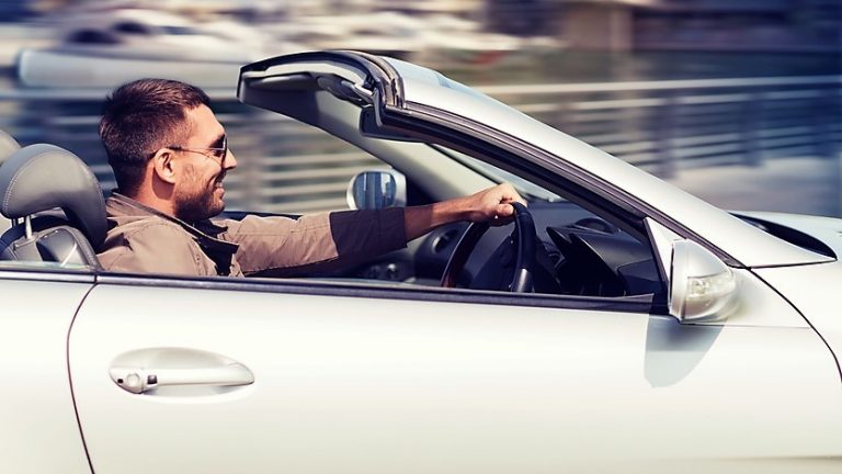 Cómo promocionar tu negocio en un coche