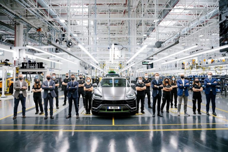 Las ventas del Lamborghini Urus van como un cohete 15.000 unidades producidas