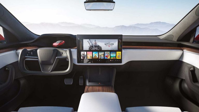 El volante «yoke» del Tesla Model S Plaid recibe fuertes críticas en Estados Unidos
