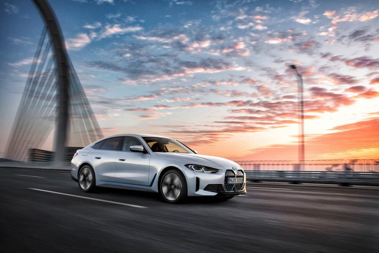 BMW está lista para la electrificación, pero no está segura de que la prohibición de los vehículos térmicos sea el camino ideal
