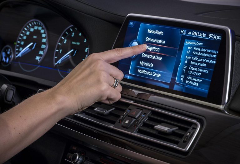 La escasez de chips sacude BMW: Algunas unidades no contarán con pantallas táctiles temporalmente