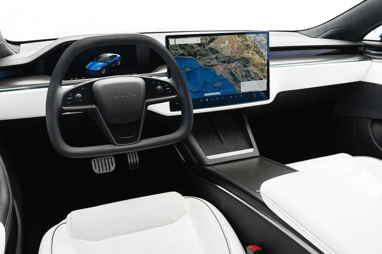 Convertir el volante ‘Yoke’ del Tesla Model S es posible