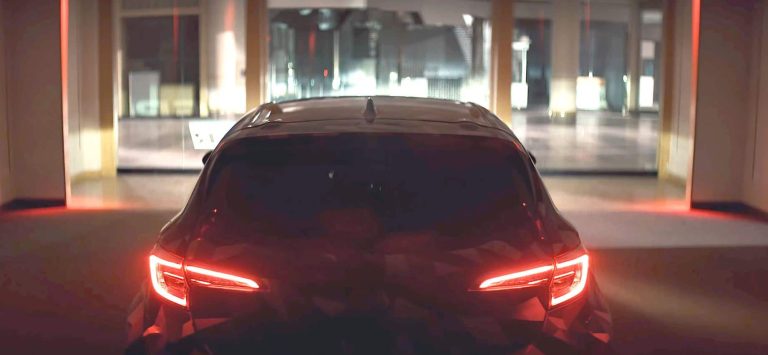 El Toyota GR Corolla nos enseña parcialmente su zaga en este nuevo vídeo