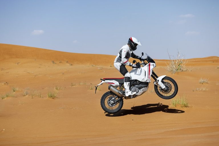 Nueva Ducati DesertX: una moto nacida para sentir la emoción off-road
