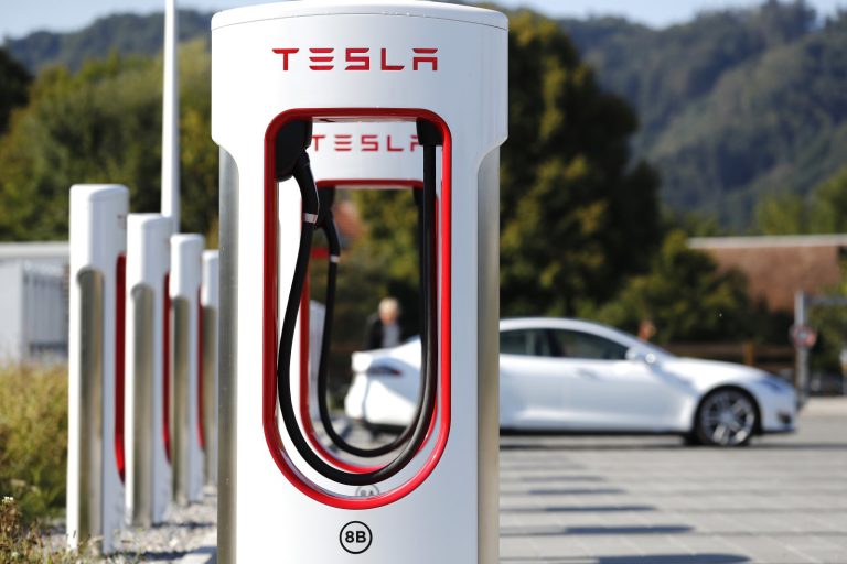 Los 116 supercargadores de Tesla en España ya están abiertos a todos los coches eléctricos