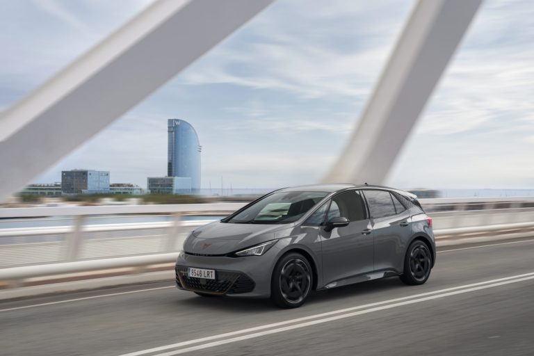 Llega el CUPRA Born de 77 kWh con 546 kilómetros: ¿Qué precio tiene?