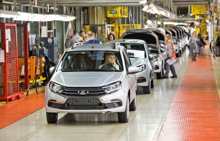 El Lada Granta prescinde del ABS, airbags y ESP para eludir las sanciones impuestas