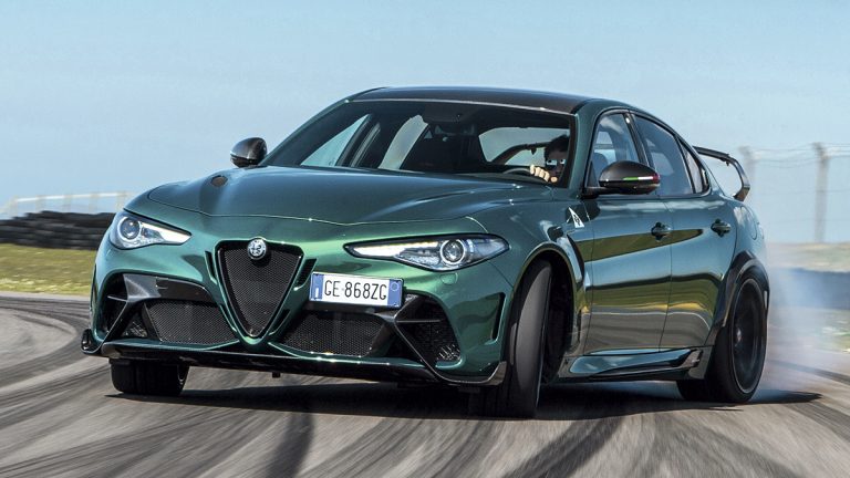 ¿Un deportivo de Alfa Romeo con motor de combustión antes de electrificar la marca?