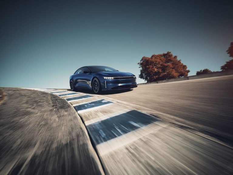 Lucid Air Sapphire: La berlina eléctrica más potente del mundo tiene más de 1.200 CV