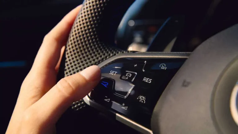 Volkswagen recoge cable: volverá a los botones físicos en el volante