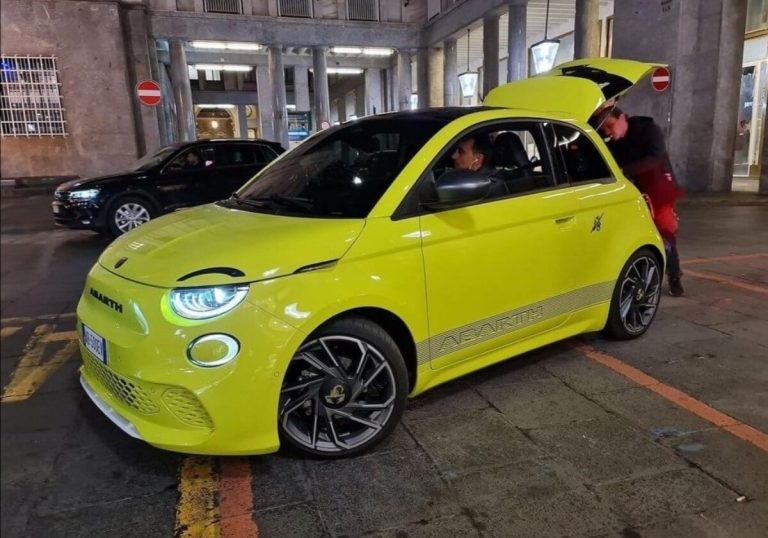 El Abarth 500 eléctrico se filtra antes de tiempo: así luce la nueva pelotilla italiana