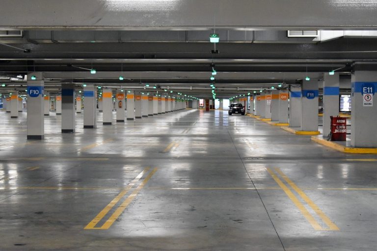 Razones por las que ir a un parking sale rentable