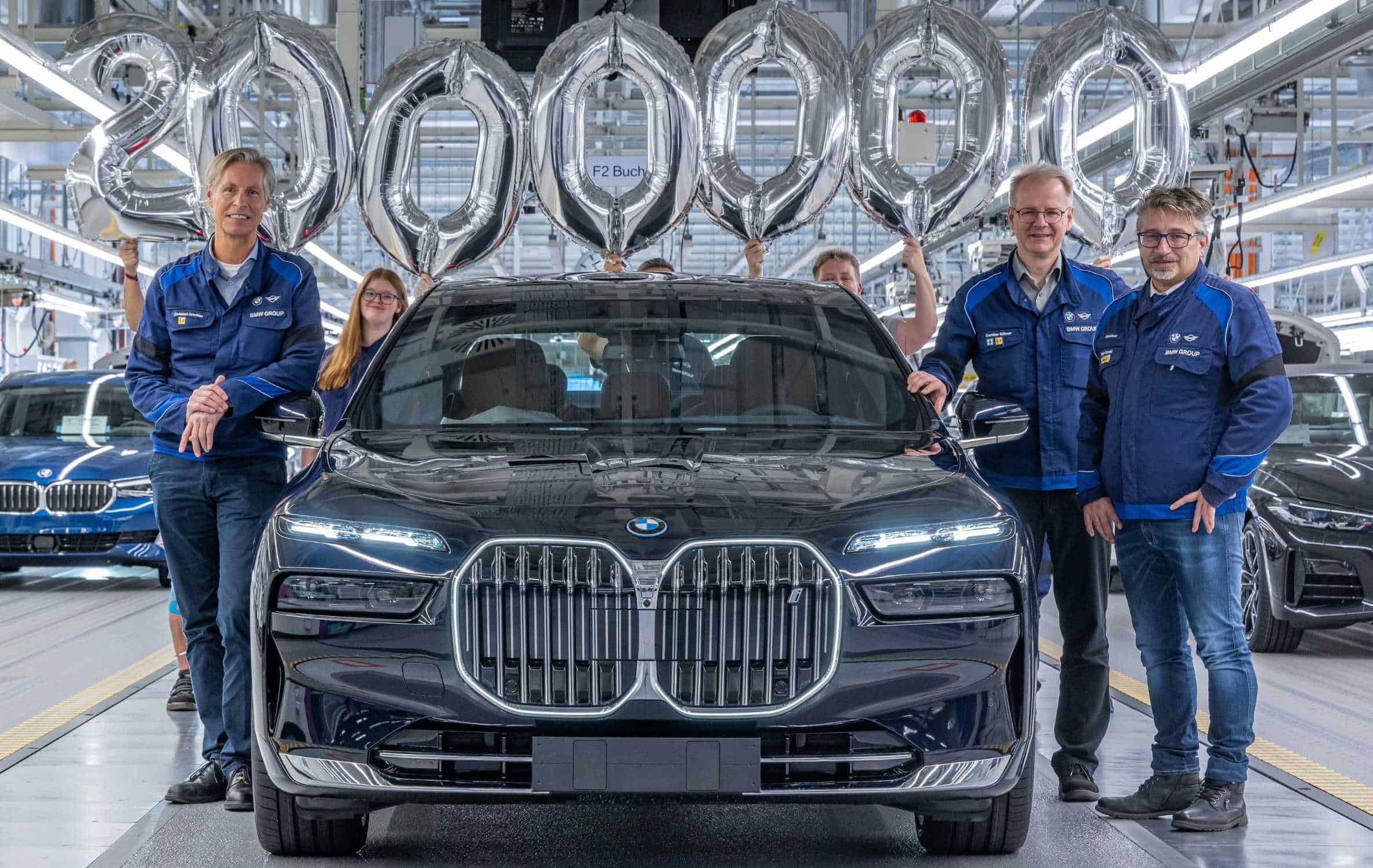 BMW-7-Series-two-million-cars-at-Dingolfing-factory